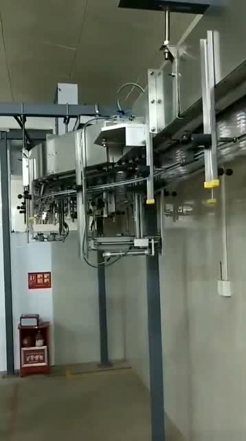 工廠里的機(jī)器,走進(jìn)去的瞬間我凌亂了,真不敢相信這是十年的工廠